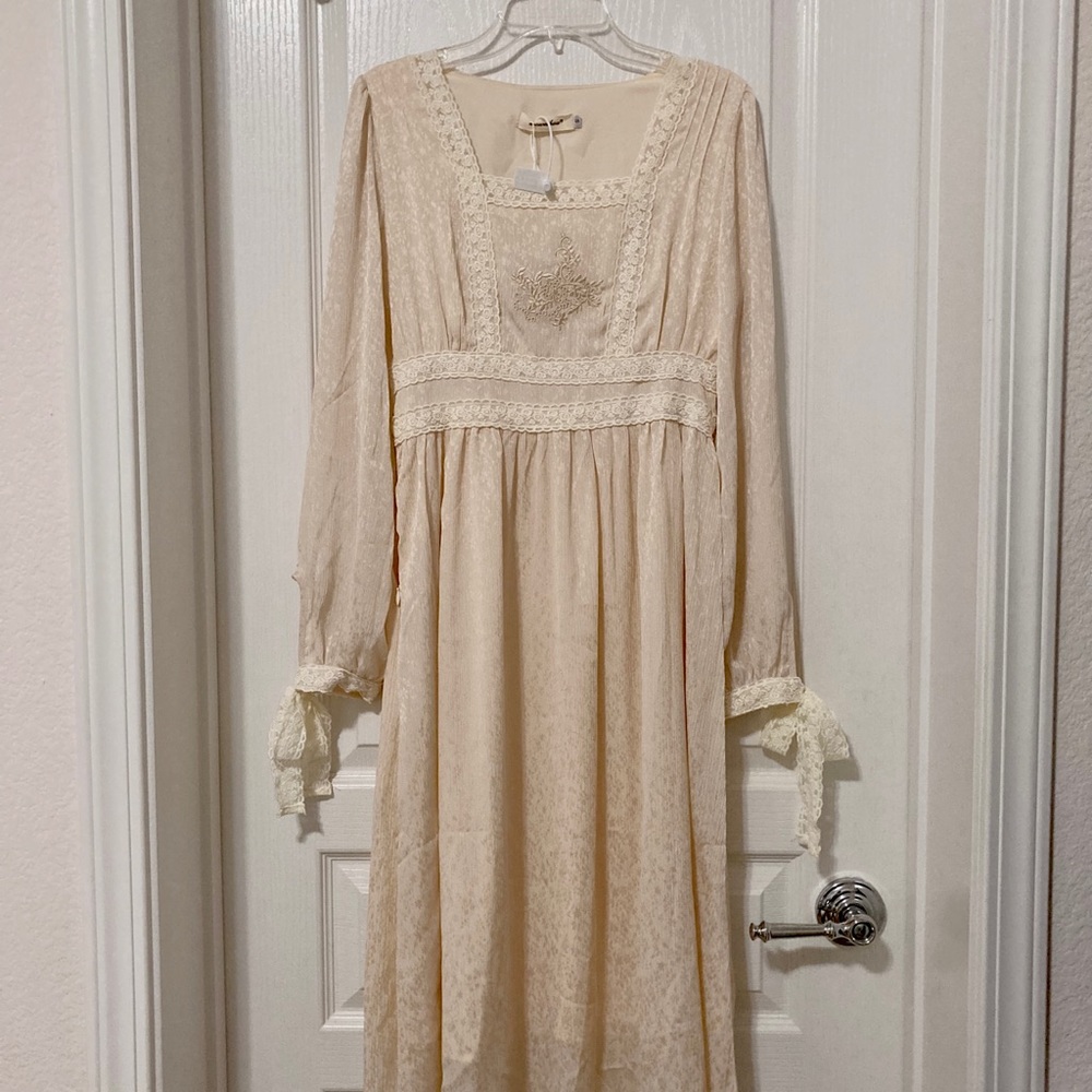 Yesstyle romantic retro style cream white dress